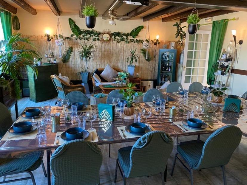 Hotel Restaurant Le Chanel Villieu エクステリア 写真