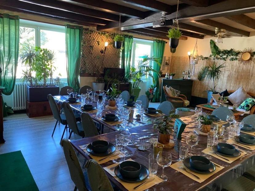 Hotel Restaurant Le Chanel Villieu エクステリア 写真