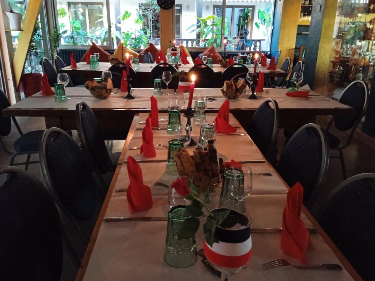 Hotel Restaurant Le Chanel Villieu エクステリア 写真